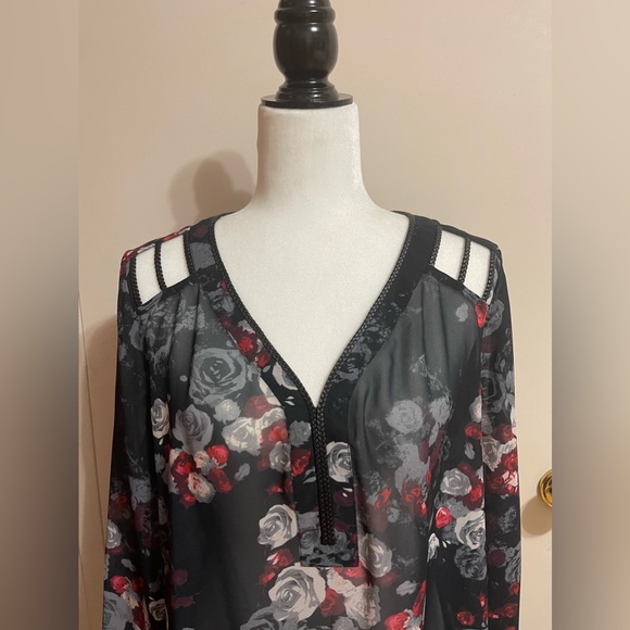 LadyDuch flower print tunic,with exclusive ornament on the shoulders & neckline - Picture 3 of 9